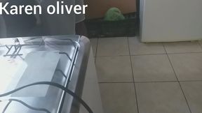 corno lava a louca enquanto sua mulher chupa o negao debaixo dos seus olhos * jefao