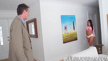 Dark-haired slut gets DP from two big cocks
