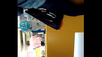 Culona grabada en centro comercial