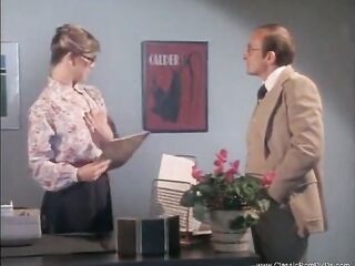 Hawt secretary is getting screwed by her boss