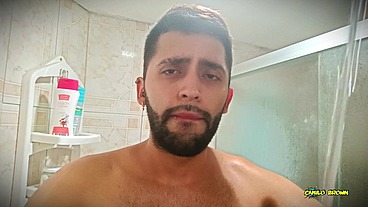 No hands water masturbation. Letting the stream of water fall on my big uncut latino cock until it makes me cum hands free ?