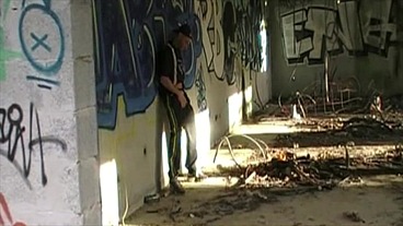 277 / a boy suck a straigth guy outdoor