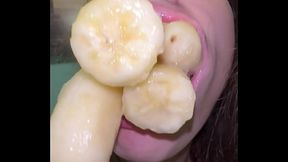 Dumb bitch Dommylips stuffs their mouth with bananas