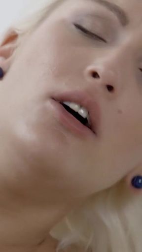 Sexy Blonde Cecilia Scott Erotic Morning Sex