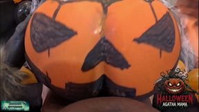 mama studio em um bbc fodendo um jack o lantern de halloween de uma milf brasileira