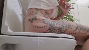BATHROOM VOYEUR CLOSE-UP – WATCH MY ENTIRE PRIVATE TOILET ROUTINE