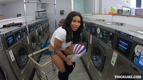 Thickumz - Booty ebony fucked in the laundromat