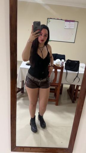 Teen onlyfan shows off her tits