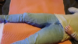 ⭐ Chilling in my pissy jeans watching TV. I couldnt hold it and peed myself before filming!