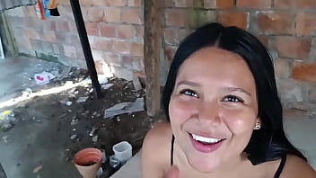 CHICA COLOMBIANA SE FOLLA A SU VECINA PARA CERRAR EL TRATO