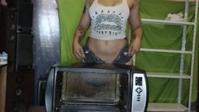 Oven crushed under jeans ass MP4 HD