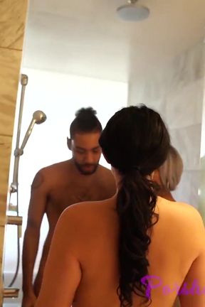 Double blow job with Mandi May and Porsha Carrera