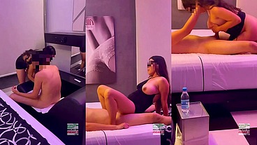 Joven tetona dandole un show cuckold voyeur a su novio, disfruta la verga de una manera soprendente