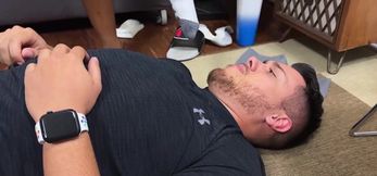 MaleFeetXXX. - Dan Edwards sniffs and licks dom