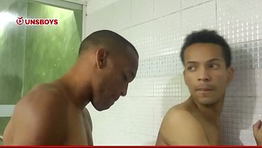 Moreno dotado comendo o cuzinho da passivinha gostosa