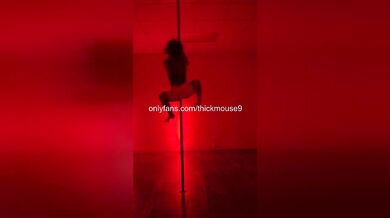 18yo Influencer's Hairy Pussy Gets a Hardcore Fingering on TikTok Live!