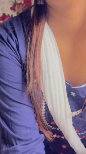 Ghar ki kamwali ne Diya feet job pair se giraya Malik shahab ka land ka Pani Indian Maid feet job ful Hindi audio voice   Clip 1
