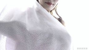 Naked Akari Niimura showing off her perfect pussy
