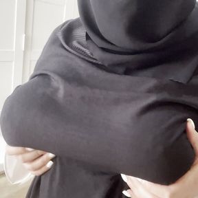 Algerian aunty with big tits in hijab