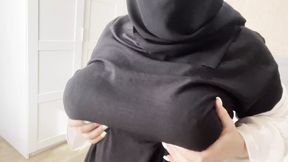 Algerian aunty with big tits in hijab