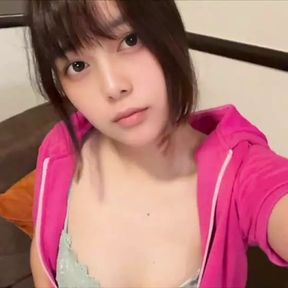 Selfie masturbation of a female college student with a loud and cute voice.