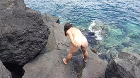 risky milf is pissing & cleaning her hairy pussy in doggy on public beach