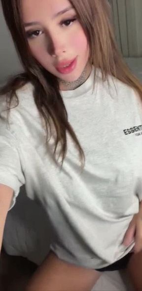 Amateur teen with big tits exposes her body for a naughty photoshoot.
