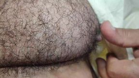 yuri gaucho - urso brasileiro mega dotado macetando o pau - gozada farta do macho leitador