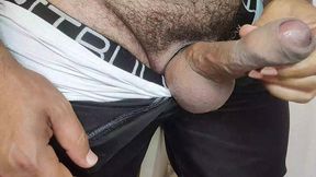 yuri gaucho - urso brasileiro mega dotado macetando o pau - gozada farta do macho leitador