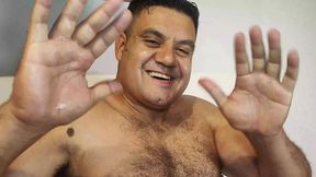 yuri gaucho - urso brasileiro mega dotado macetando o pau - gozada farta do macho leitador