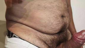 yuri gaucho - urso brasileiro mega dotado macetando o pau - gozada farta do macho leitador