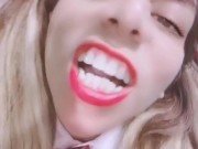 Vore Debora colegiala te encoge con sus besos - español