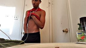 Twink Lucas Bathroom Jerk Off