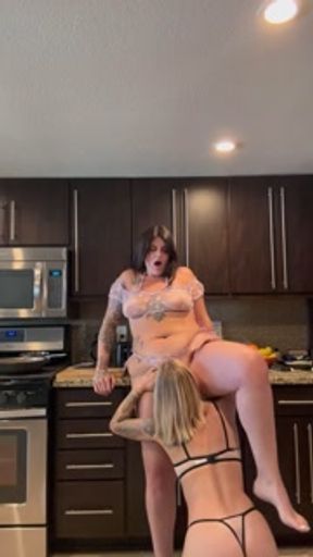 Midday snack on her pussy and ass