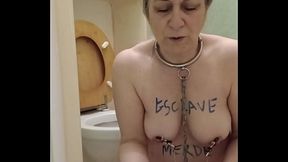 2025 01 15 Esclave F l&egrave_che les wc