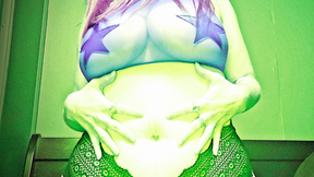 Squirting On The Way To Dinner