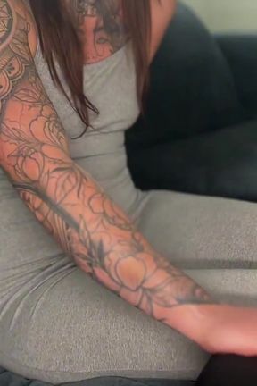 MILF with Big Ass Seduces Sex Therapist to Give Her an Orgasm