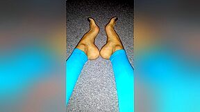 Amateur Girl In Tight Yoga Pants Revealing Her Phenomenal Arches Close Up
