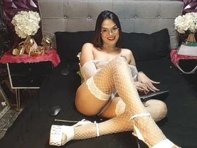 ASIAN_TS_LOVERxx takes you deep into raw, amateur, and close-up.