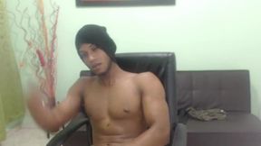 Latin Muscleguy Wanks and Shows Feet