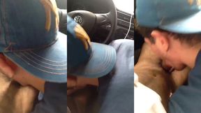 chupando o pau do meu amigo dentro do carro no meio da praca