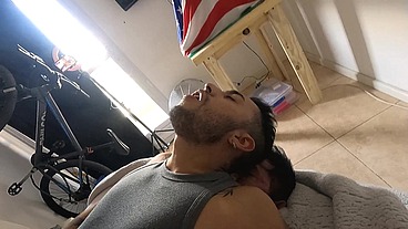 Mañanero con mi primo - me ve desnudo y no se aguanto y me termina follando - rica preñada a pelo