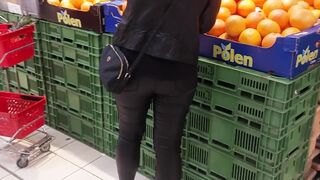 I meeting her while shopping bj inside the outside WC she swallows a gigantic cummed
