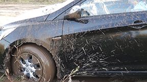 8_RUSSIAN GIRL STUCK IN MUD