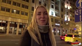 GERMAN SCOUT - TEENY AMARIS BEI ECHTEM STRASSEN CASTING AO GEFICKT