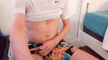 Twink Gets Boner and Quickly Cums