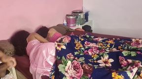 enteadas fofas recebendo visita do padrasto.