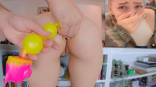 Underdanig stor rumpe britisk tenåringsblonde blir hardcore anal bankende