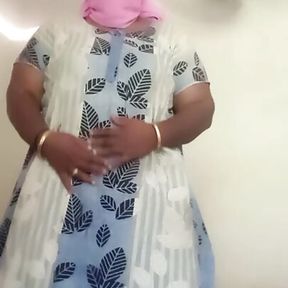 Indian Aunty Hot Scene in Bedroom