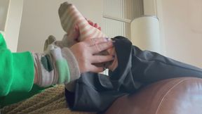 College Day Relief — Mommabear Massages Littlebear’s Feet